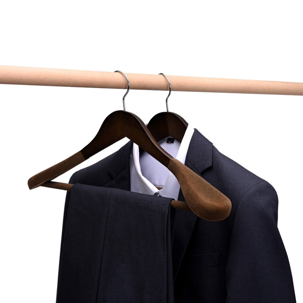 Umeraș cu umeri lați și design modern, antialunecare din lemn maro vintage cu cârlig metalic și bară pentru pantaloni - ideal pentru costume, sacouri, cămăși, bluze, jachete, paltoane, tricouri și pantaloni - HUMERO