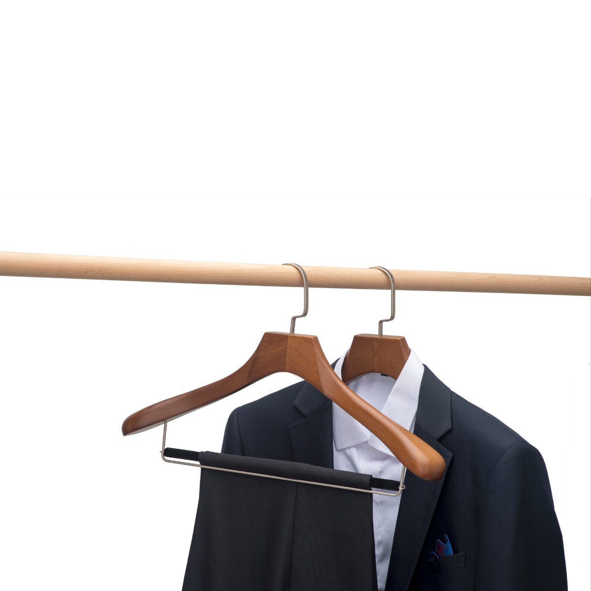 Umeraș de lux pentru costum din lemn masiv maro vintage cu umeri lați si bară pentru pantaloni - ideal pentru costume, sacouri, pantaloni, cămăși, tricouri, jachete și bluze - HUMERO