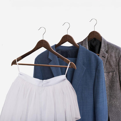 Umeraș din lemn cu finisaj vintage,bară pentru pantaloni și margini de catifea - pentru haine delicate - HUMERO