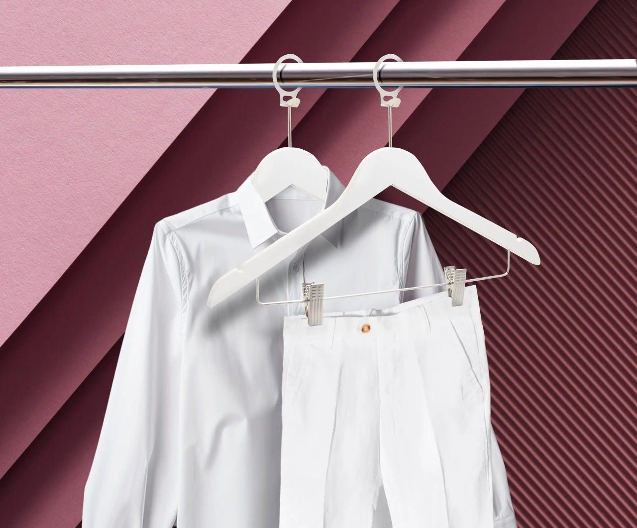 Umeraș hotelier din lemn alb cu cârlig antifurt și clipsuri metalice - ideal pentru cămăși, bluze, pantaloni, tricouri și rochii - HUMERO