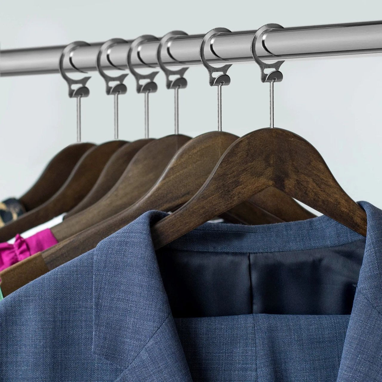 Umeraș hotelier din lemn cu finisaj vintage,bară pentru pantaloni și margini de catifea - ideal pentru cămăși, bluze, pantaloni, tricouri și rochii - HUMERO