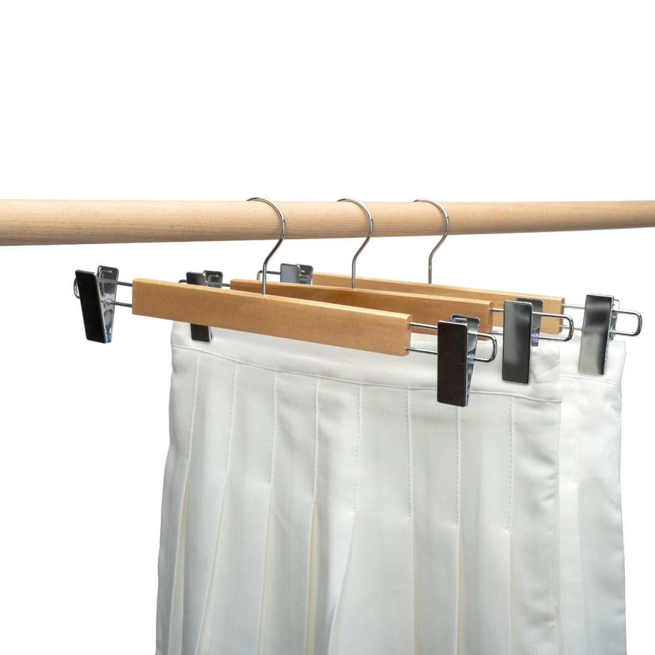 Umeraș lat pentru pantaloni din lemn natur cu clipsuri metalice - ideal pentru pantaloni și fuste - HUMERO