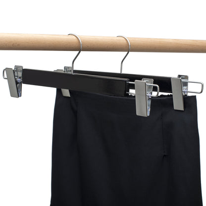 Umeraș lat pentru pantaloni din lemn negru cu clipsuri metalice - ideal pentru pantaloni și fuste - HUMERO