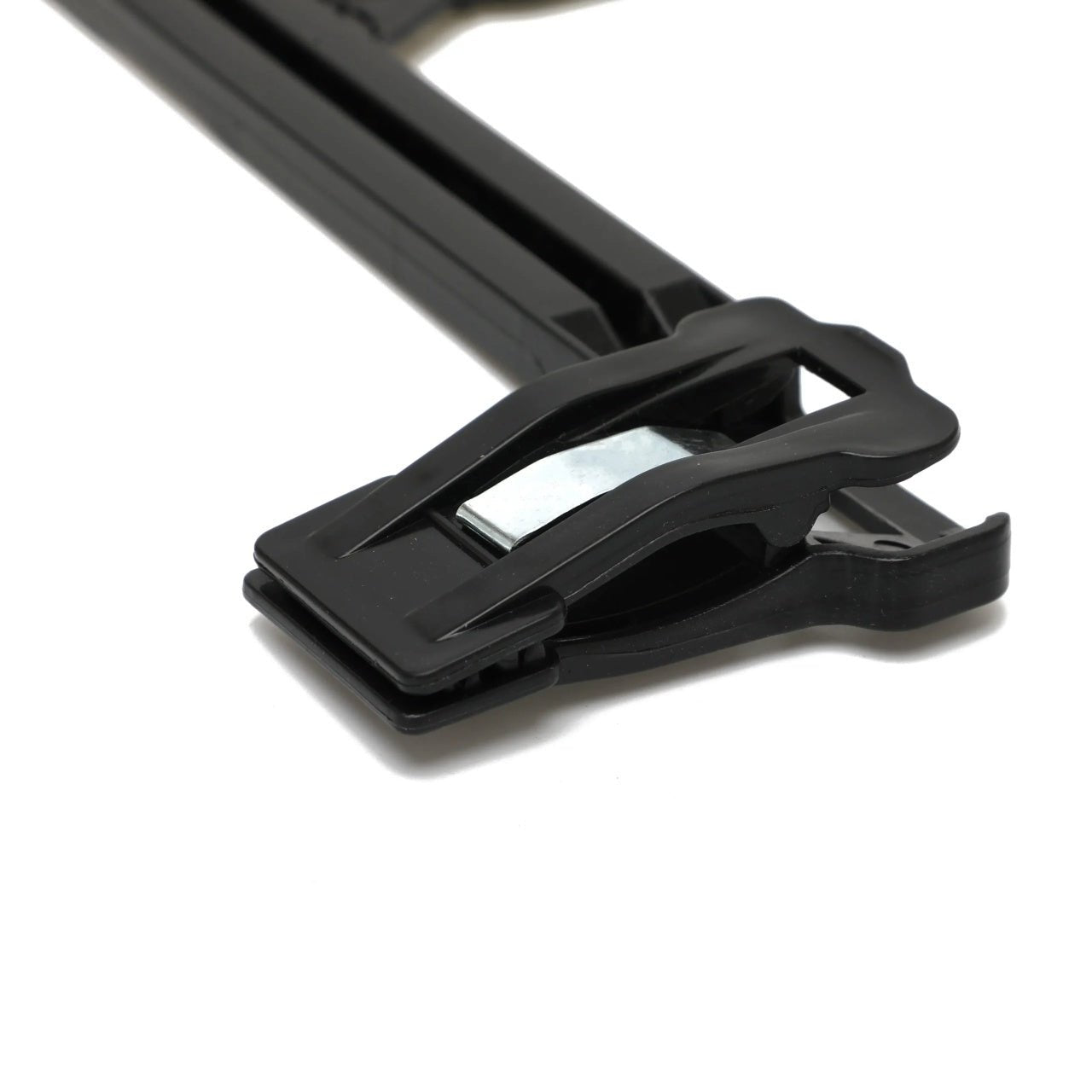 Umeraș pentru fuste din plastic negru cu clipsuri - ideal pentru pantaloni și fuste - HUMERO