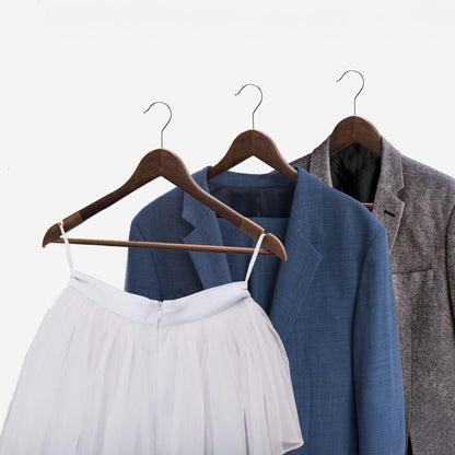 Umeraș din lemn cu finisaj vintage,bară pentru pantaloni și margini de catifea - pentru haine delicate